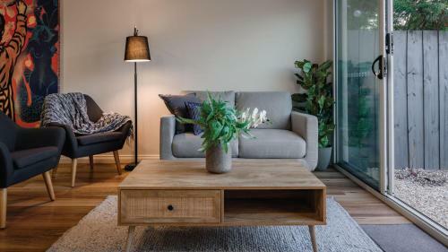 Trentham Central Villas - 6 Br / Ensuite / Sleeps 12