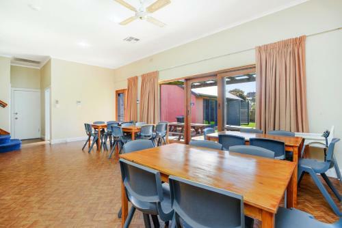 Victor Harbor Beachfront Bliss + Wifi