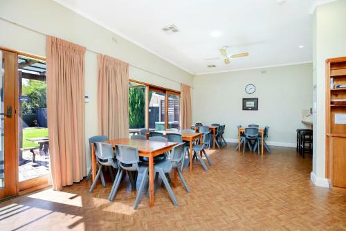 Victor Harbor Beachfront Bliss + Wifi