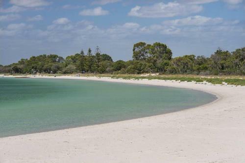 Beach & Trees - Siesta Park