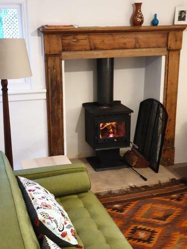 Redruth - 2 Bedroom Cottage Situated In Wandiligong