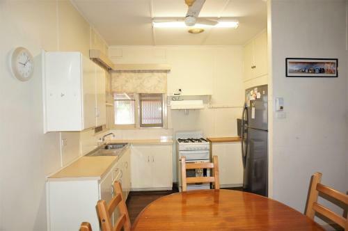 10 Tautog Street House And Unit - Separate Self-contained Unit