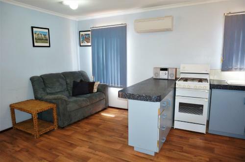 10 Tautog Street House And Unit - Separate Self-contained Unit