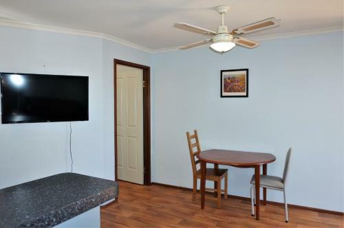 10 Tautog Street House And Unit - Separate Self-contained Unit