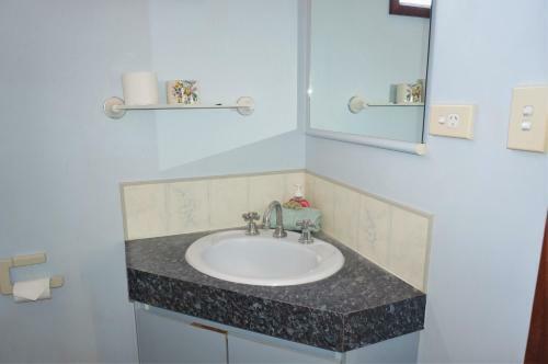 10 Tautog Street House And Unit - Separate Self-contained Unit