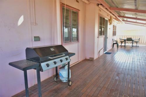 10 Tautog Street House And Unit - Separate Self-contained Unit