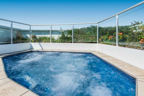 Apartamento Ocean Views, Parking, Spa And 3 Pools At 2-bed Unit