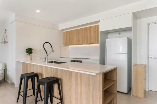 Apartamento Incredible 2-bed Unit With Parking And Lounge Deck