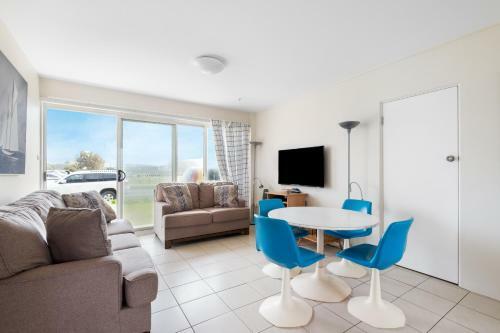 Beachside Apartment // 1 Minute To Towradgi Beach