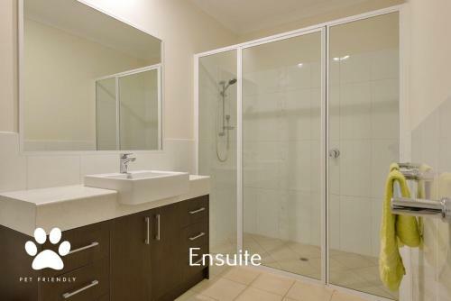 1 Kestrel Place - Great House With A Massive Garage