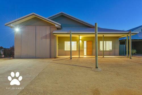 1 Kestrel Place - Great House With A Massive Garage