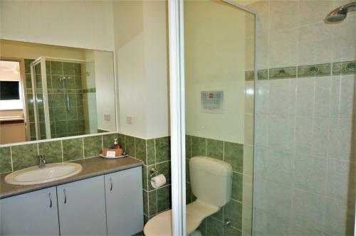 Ningaloo Breeze Villa 3 - 3 Bedroom Fully Self-contained Holiday Accommodation