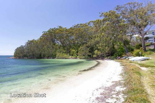 Wanda Waterfront Retreat - Beautiful Beach House