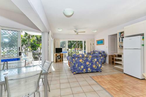 Sand Cay Apartments