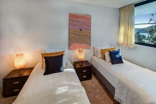 Waves 3 Luxury 3 Bedroom Endless Ocean Views Central Location + Buggy