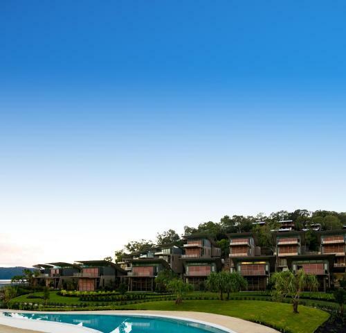 Yacht Club Villas