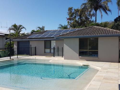 13 Coora Court - Sleeps 6, Pool, Air Con, Pets