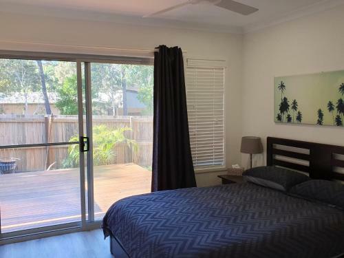 26 Satinwood Drive- Low Set Modern, Sleeps 8