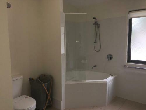 Bluewater 36 - Rainbow Shores - Walk To Beach, Pool, Aircon