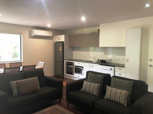 Bluewater 36 - Rainbow Shores - Walk To Beach, Pool, Aircon