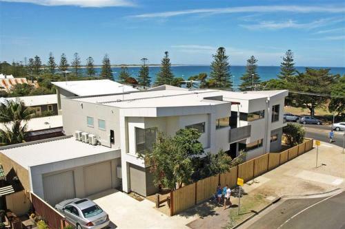Esplanade Frontage 7b
