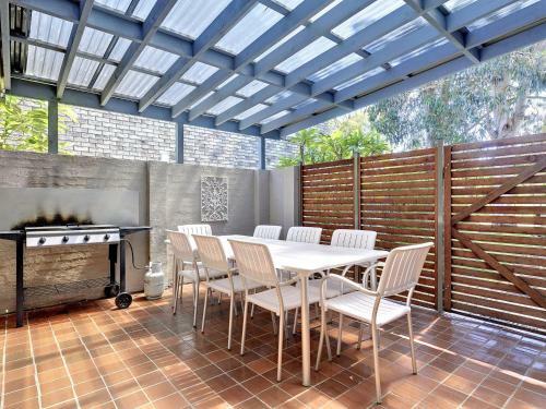 Beach House' 8 Mistral Close - Large House With Aircon