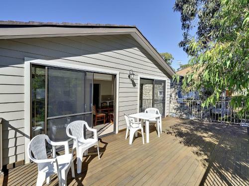 Beach House' 8 Mistral Close - Large House With Aircon