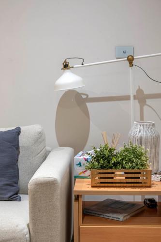 Beautiful Modern Lake View Apartment