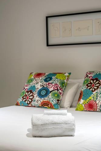 Beautiful Modern Lake View Apartment