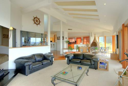 Bedarra, Mollymook Beach