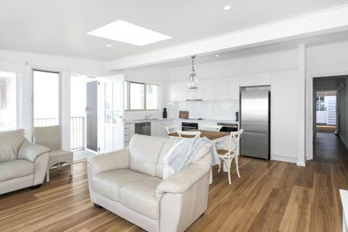 Pa's Beach House - Apartment 2