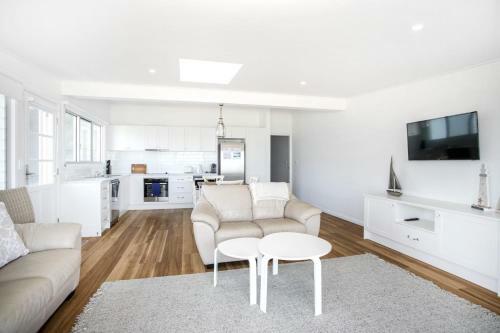 Pa's Beach House - Apartment 2