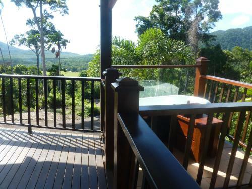 Daintree Holiday Homes - Yurara