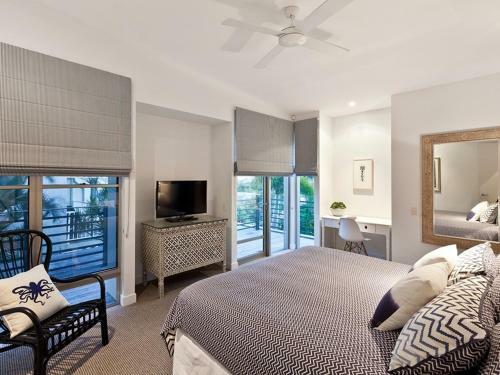 Spacious With Surf Views, Sunshine Beach