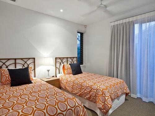 Spacious With Surf Views, Sunshine Beach