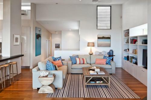 Spacious With Surf Views, Sunshine Beach