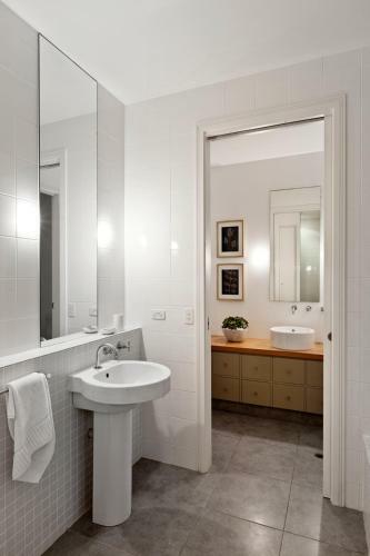 Spacious With Surf Views, Sunshine Beach