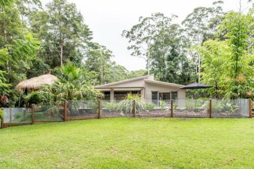 Noosa Rainforest Escape - Asian Influences