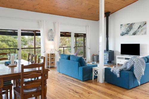 Stylish Renovated Home - Ocean Views - Fireplace