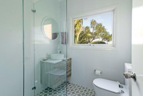 Stylish Renovated Home - Ocean Views - Fireplace