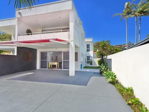 Living The Dream @ Corlette