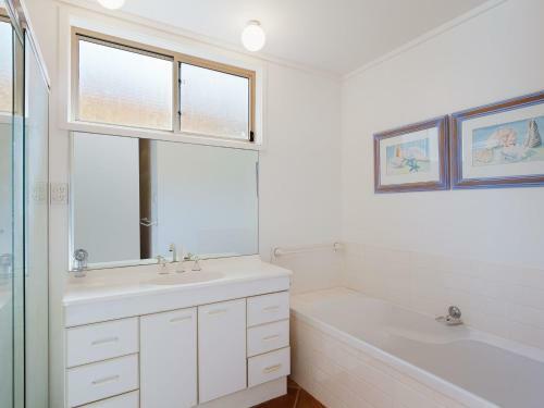 Unit 1 44 Danalene Pde Fantastic Waterfront Property With Air Con
