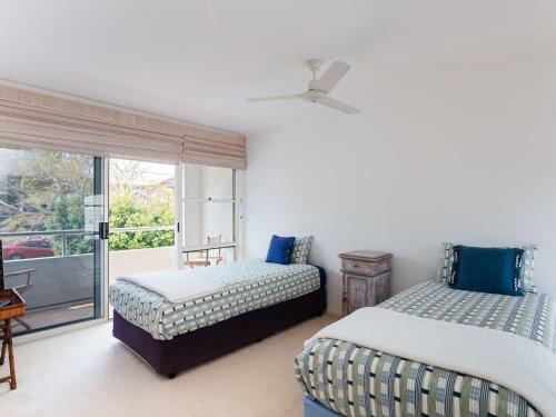 Unit 1 44 Danalene Pde Fantastic Waterfront Property With Air Con