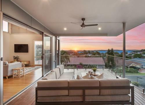 Magnificent 5-bedroom Home // Pool & Ocean View