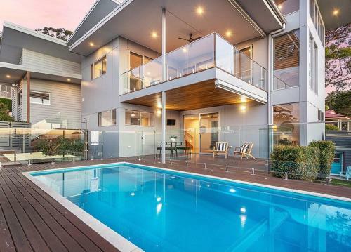 Magnificent 5-bedroom Home // Pool & Ocean View