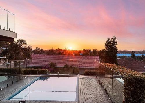 Magnificent 5-bedroom Home // Pool & Ocean View