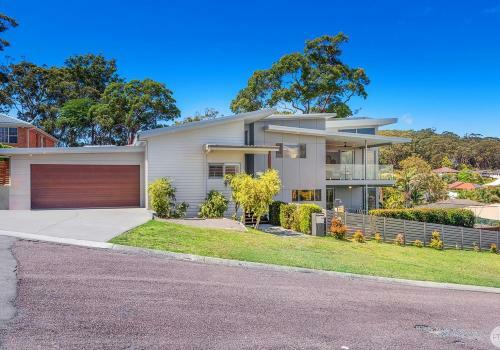 Magnificent 5-bedroom Home // Pool & Ocean View