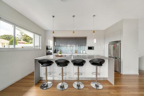 Magnificent 5-bedroom Home // Pool & Ocean View