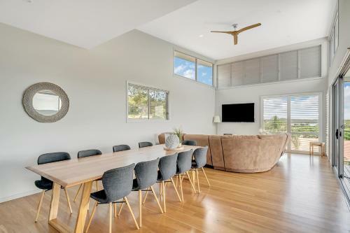 Magnificent 5-bedroom Home // Pool & Ocean View