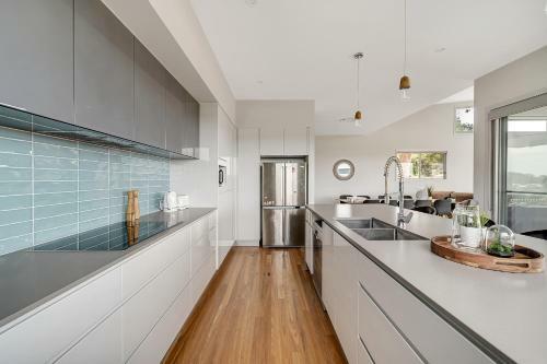 Magnificent 5-bedroom Home // Pool & Ocean View